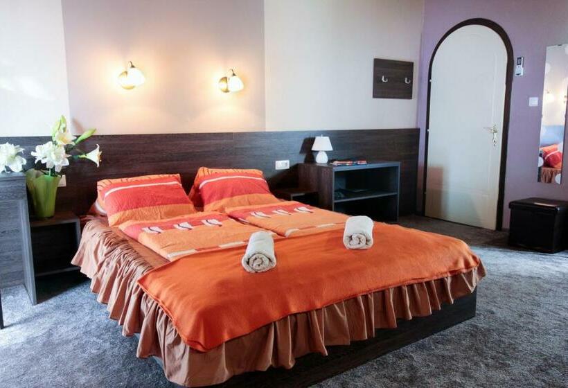 膳宿费 Emi Vendégház