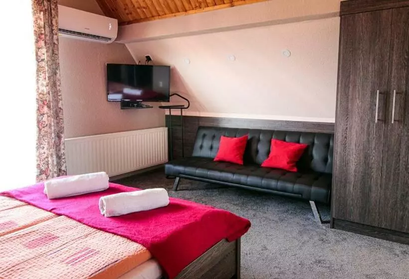 ペンション Emi Vendégház