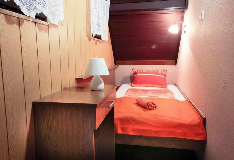 ペンション Emi Vendégház