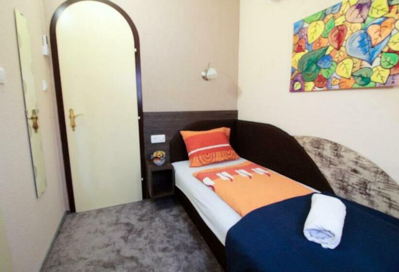 膳宿费 Emi Vendégház