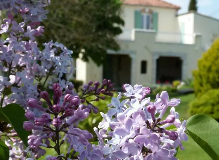 Aamiaismajoitus (B&B) Chambres D Hôtes Le Cartounier