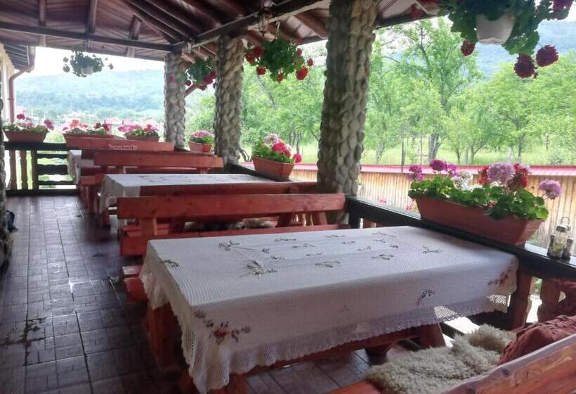 Pensão Casa Din Salcami