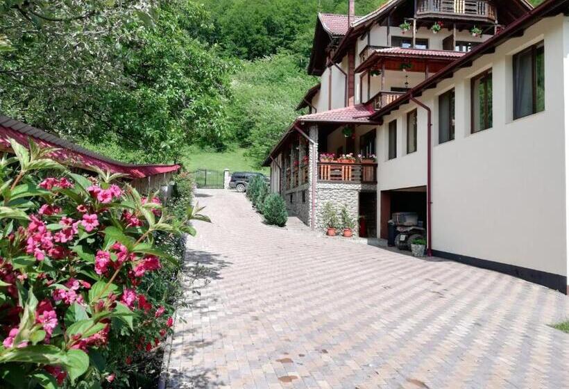 Pensão Casa Din Salcami