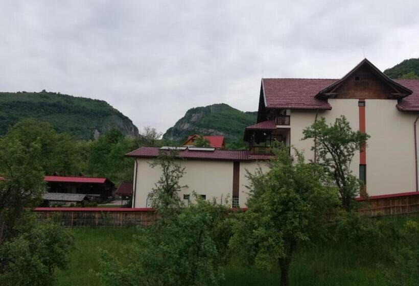 Pensão Casa Din Salcami