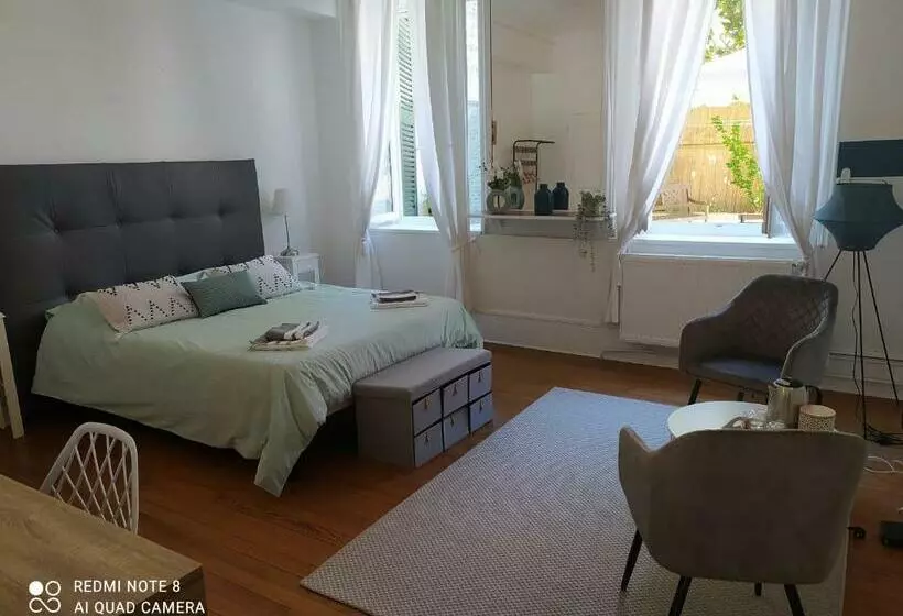 تختخواب و صبحانه Couette Et Tartine
