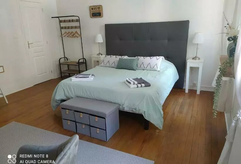 تختخواب و صبحانه Couette Et Tartine