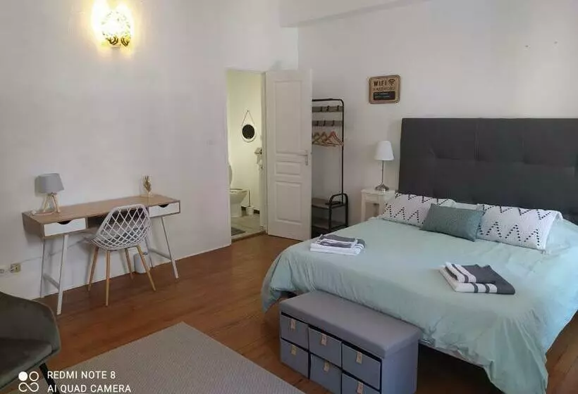 تختخواب و صبحانه Couette Et Tartine