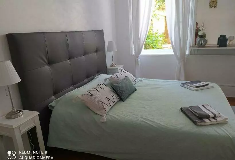 تختخواب و صبحانه Couette Et Tartine