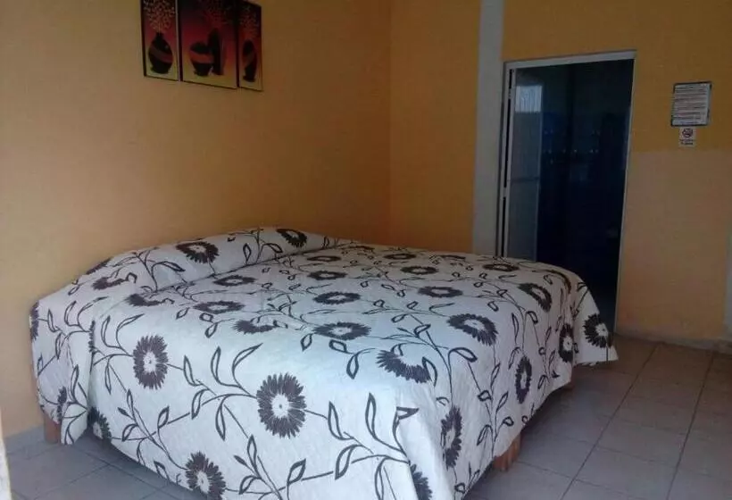 Hotelli Villas Yoleth