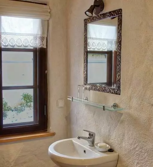 پانسیون Beguta Guest House