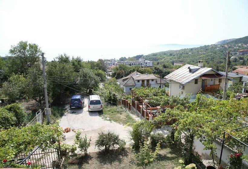 پانسیون Popov Guest House