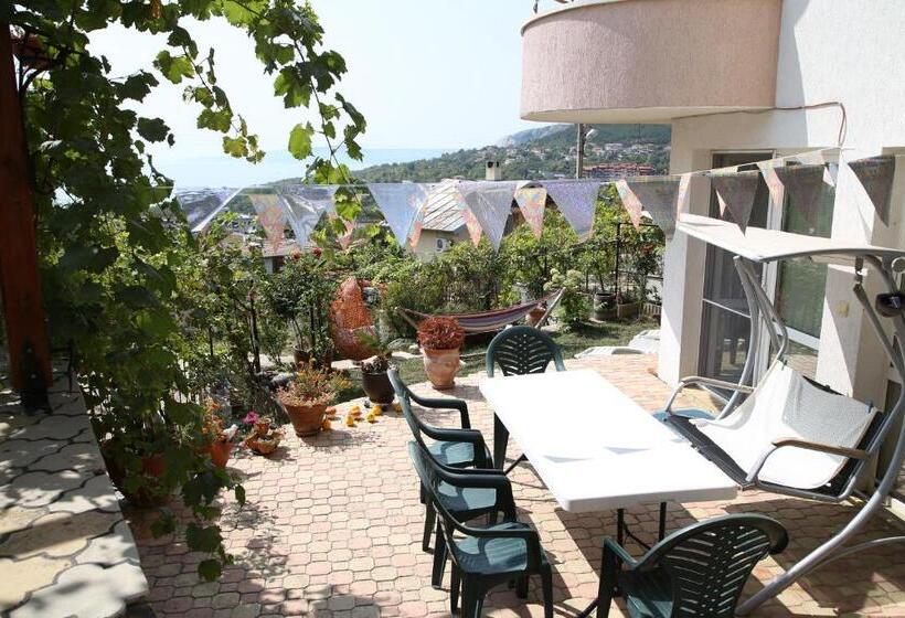 پانسیون Popov Guest House