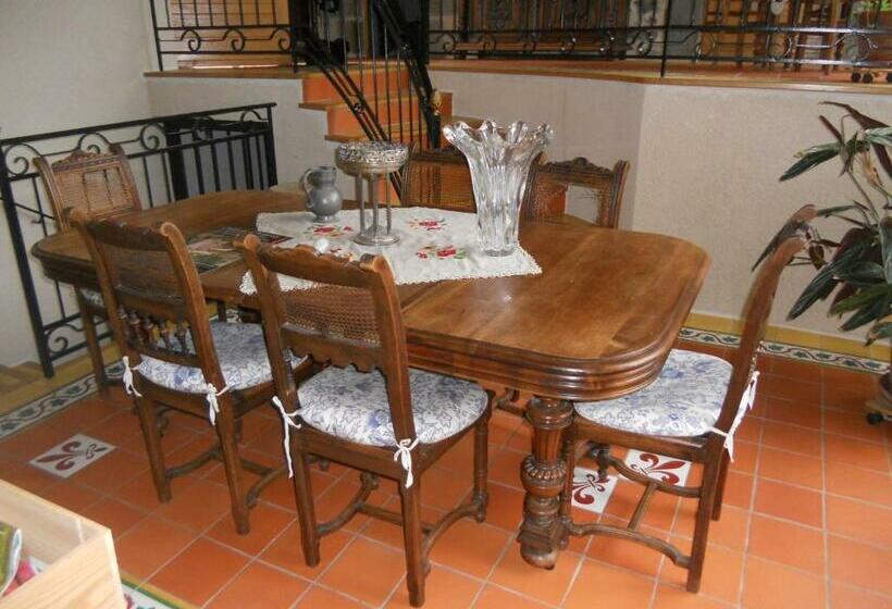 تختخواب و صبحانه Château De La Moissetie