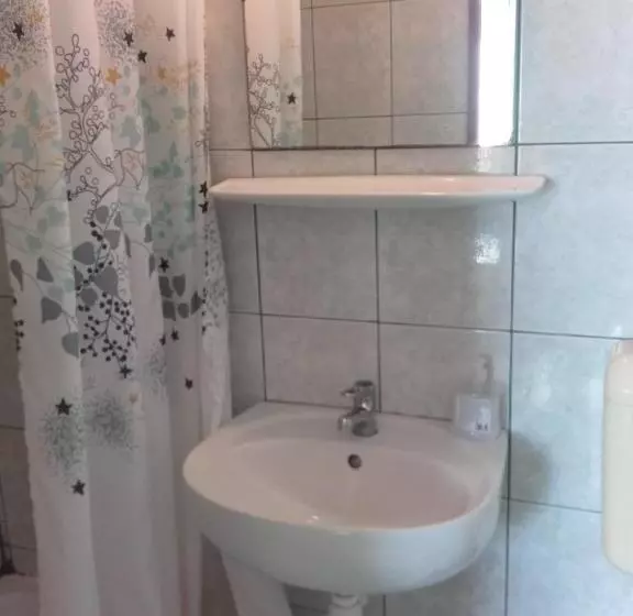 Aamiaismajoitus (B&B) Domino Panzió