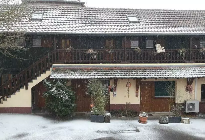 Aamiaismajoitus (B&B) Gîte Et Chambres D Hôtes, L Erable