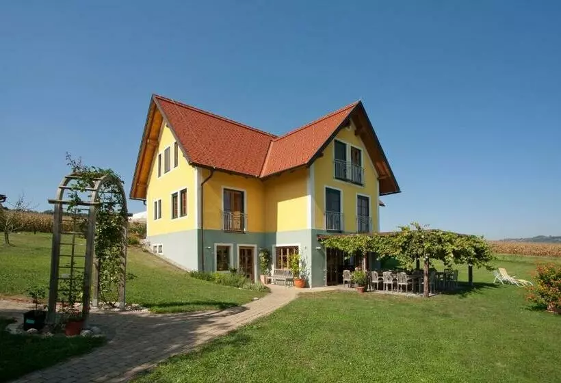 ホテル Weingut Winzerhof Gästezimmer Grebenz