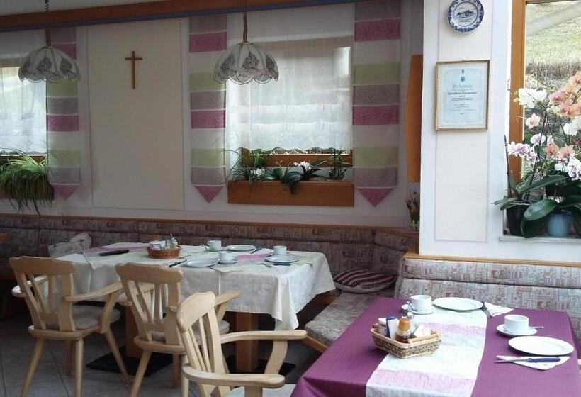 Пансион Gästehaus Anna