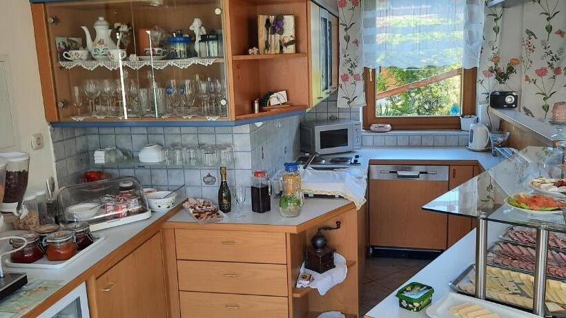 Пансион Gästehaus Anna