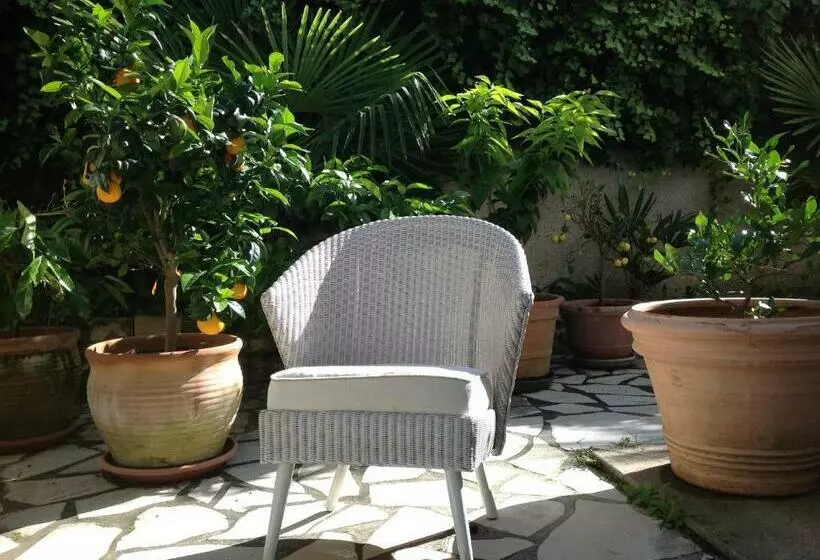 تختخواب و صبحانه Villa Frivole
