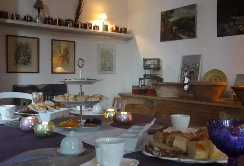 تختخواب و صبحانه Villa Frivole