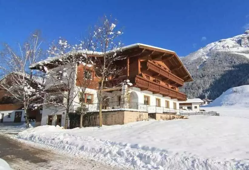 ホテル Ausserwieserhof