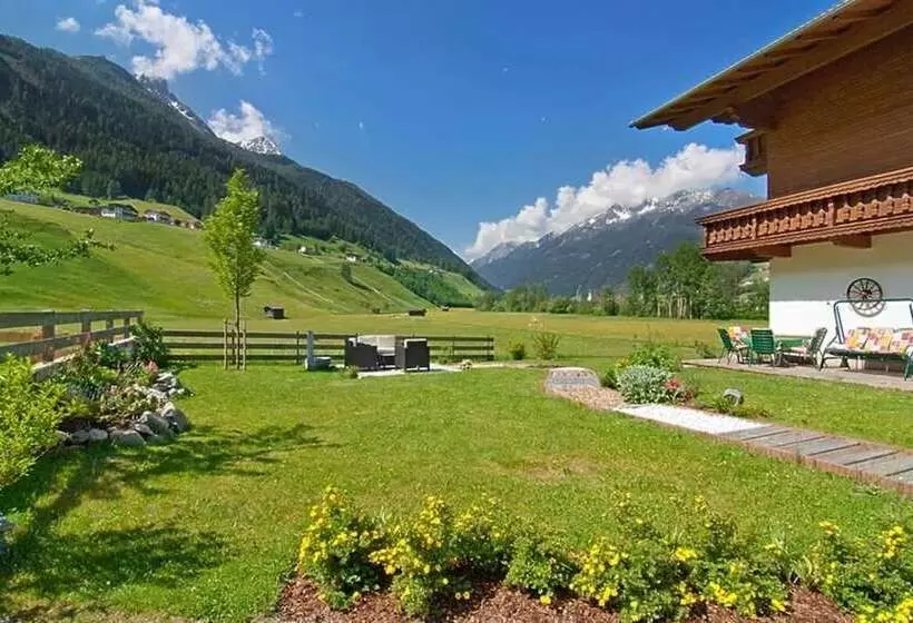 ホテル Ausserwieserhof