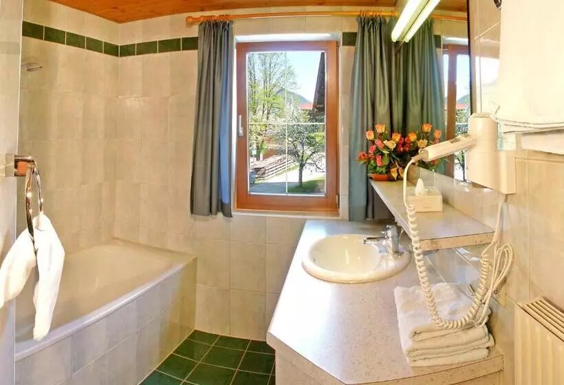 ホテル Ausserwieserhof