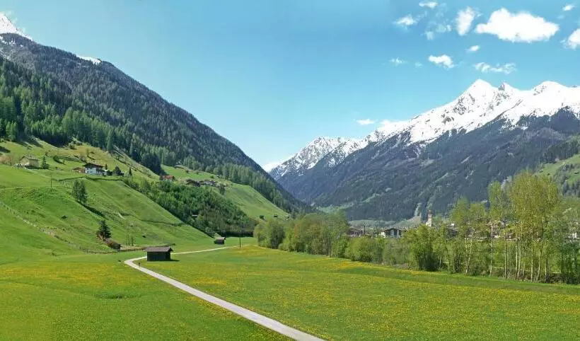 ホテル Ausserwieserhof