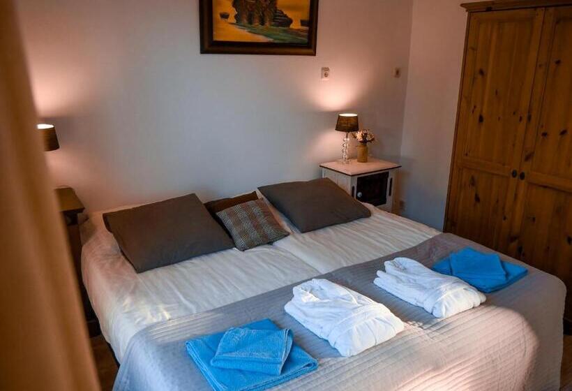 هتل / Pension Villa Tanahlot