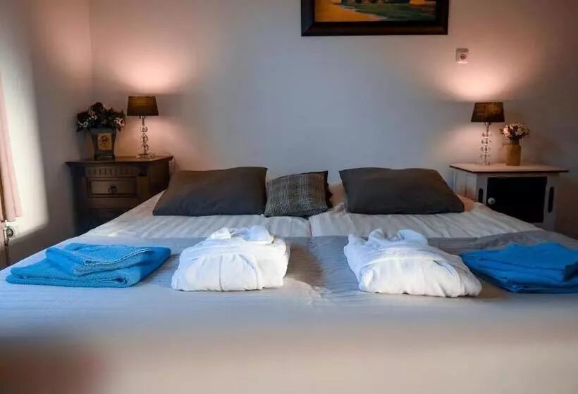 هتل / Pension Villa Tanahlot