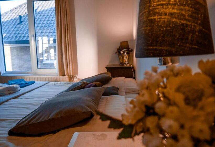 هتل / Pension Villa Tanahlot