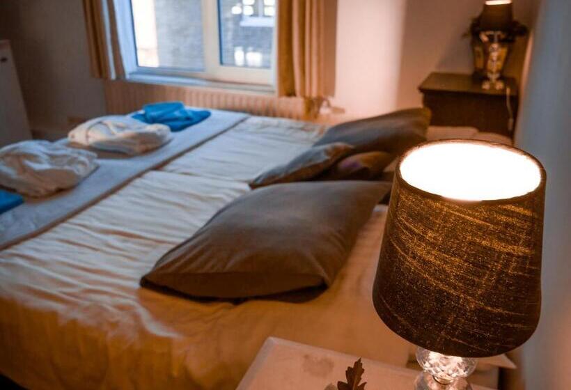 هتل / Pension Villa Tanahlot