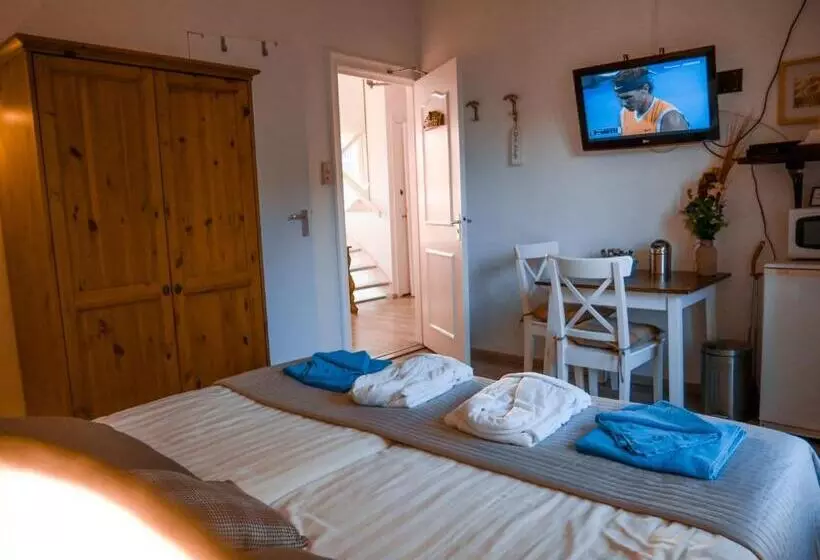 هتل / Pension Villa Tanahlot