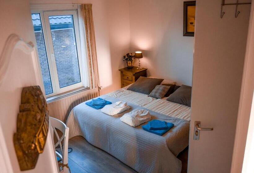 هتل / Pension Villa Tanahlot