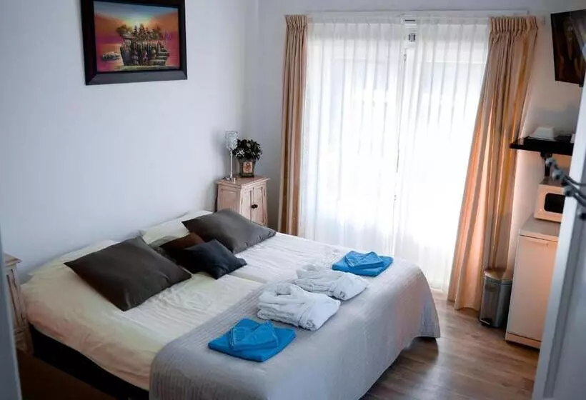 هتل / Pension Villa Tanahlot