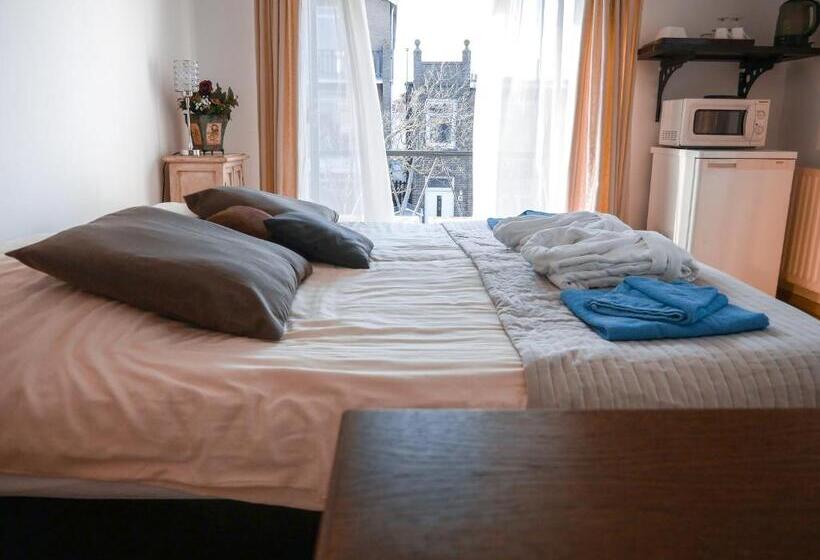 هتل / Pension Villa Tanahlot