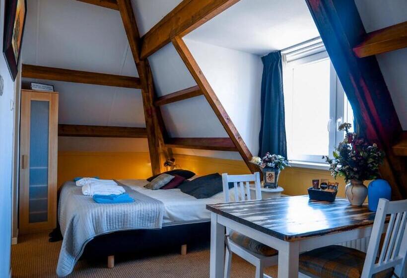 هتل / Pension Villa Tanahlot