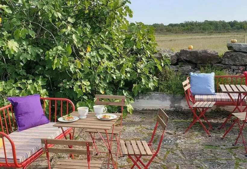 Marsjö Gård Bo & Yoga Vandrarhem