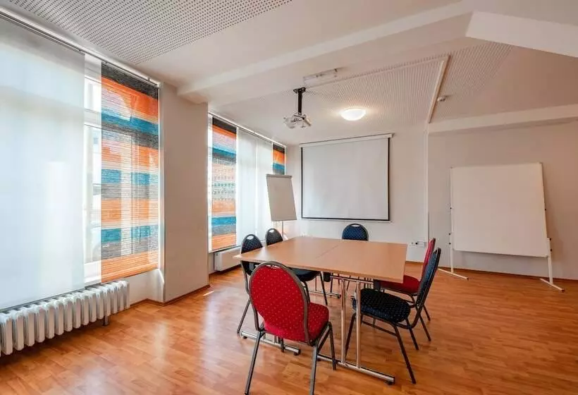 هتل a&o Hamburg City