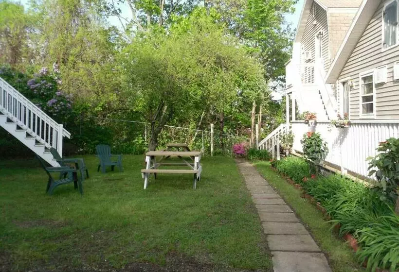 בית מלון כפרי Atlantic Breeze Inn