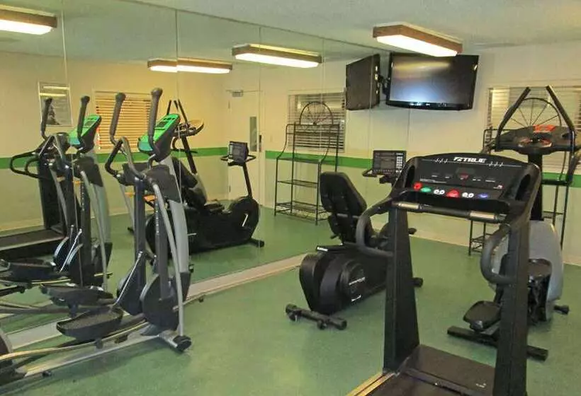 ホテル Baymont By Wyndham Bedford Dallas