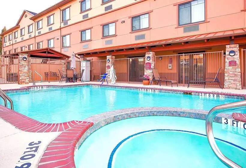 Szálloda Best Western Plus Royal Mountain Inn & Suites