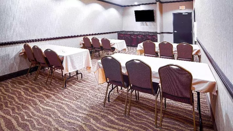 Szálloda Best Western Plus Royal Mountain Inn & Suites