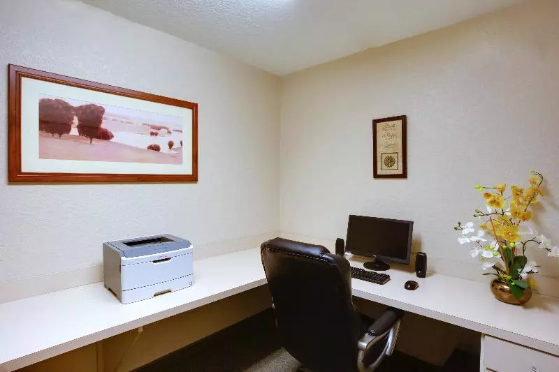 בית מלון כפרי Candlewood Suites Chesapeake Suffolk, An Ihg