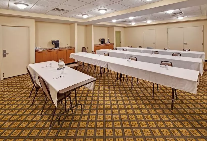 فندق Candlewood Suites Omaha Airport By Ihg