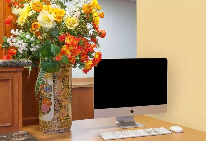 Отель Best Western Rutgers University