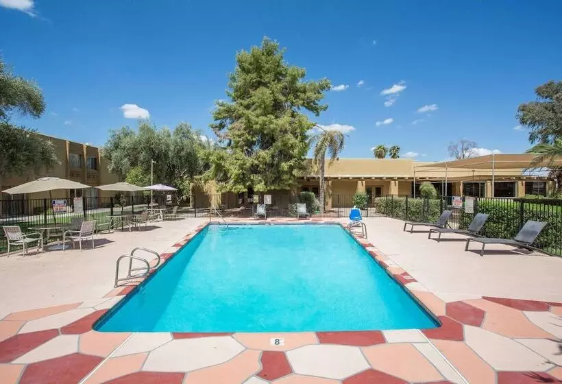 Days Hotel By Wyndham Peoria Glendale Area