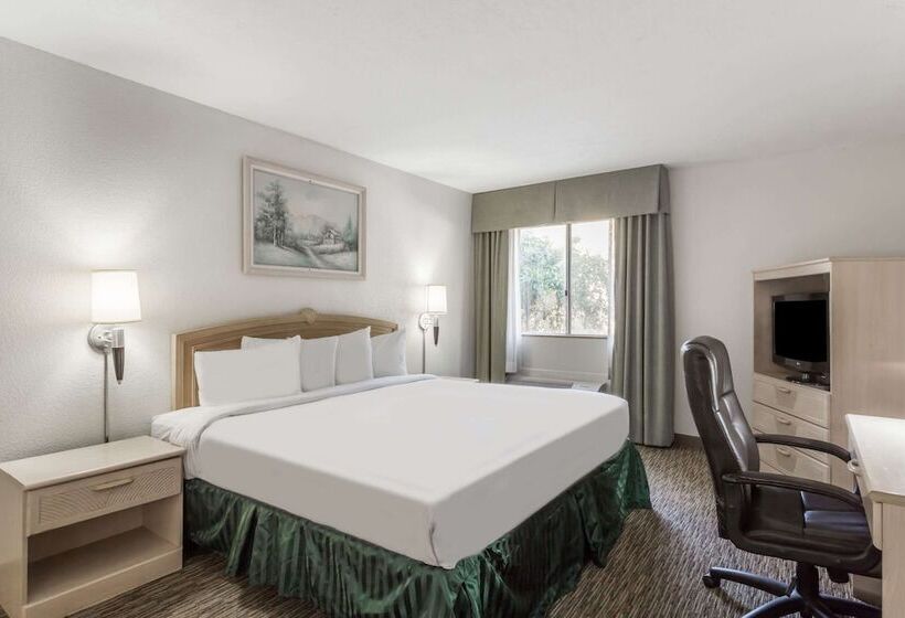 Days Hotel By Wyndham Peoria Glendale Area