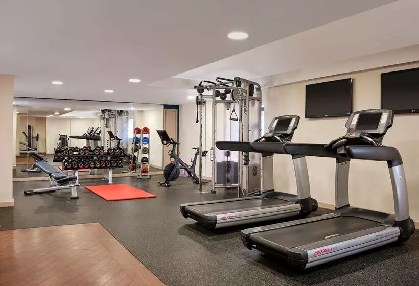 ホテル Doubletree By Hilton Lincoln