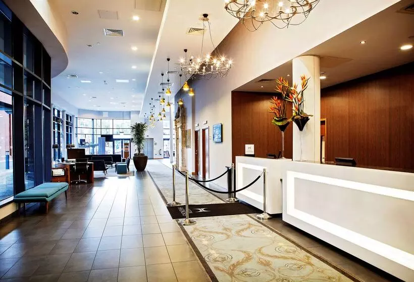 ホテル Doubletree By Hilton Lincoln